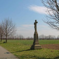 Kříž západně od Mořic vedle cyklostezky