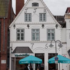 Wohn- und Geschäftshaus