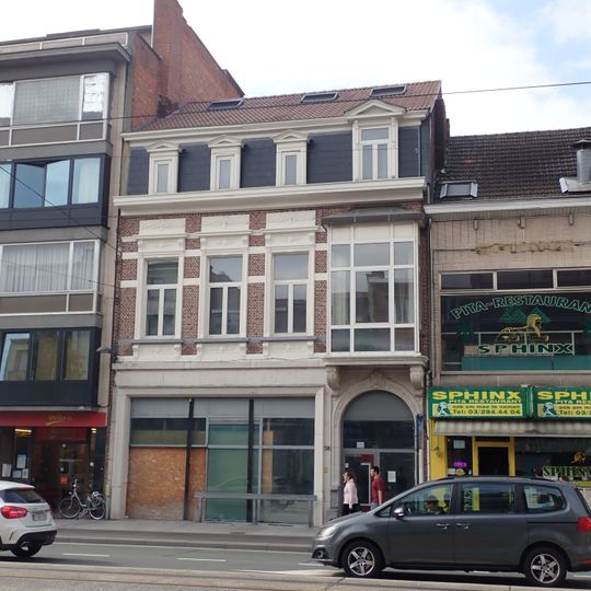 Burgerhuis aan Bredabaan 586