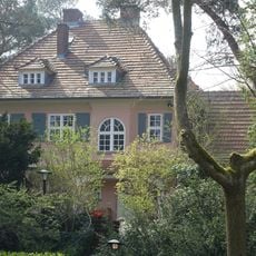 Wohnhaus mit Vorgarteneinfriedung Fürstendamm 25/26