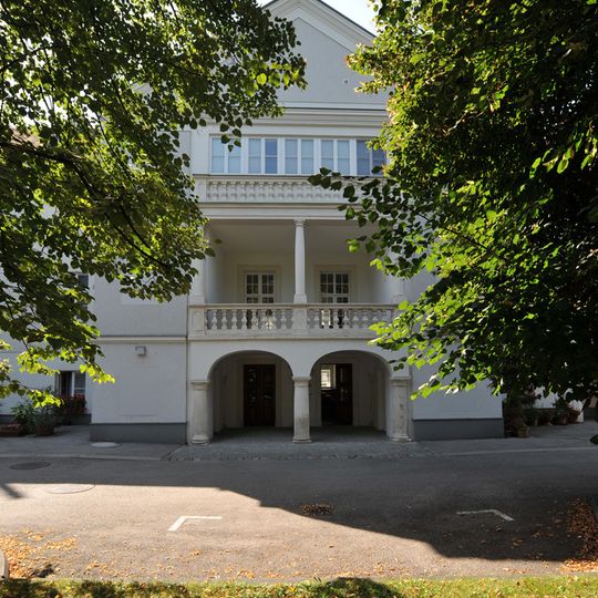 Kommunaler Wohnbau, Schloss Fürstenberg