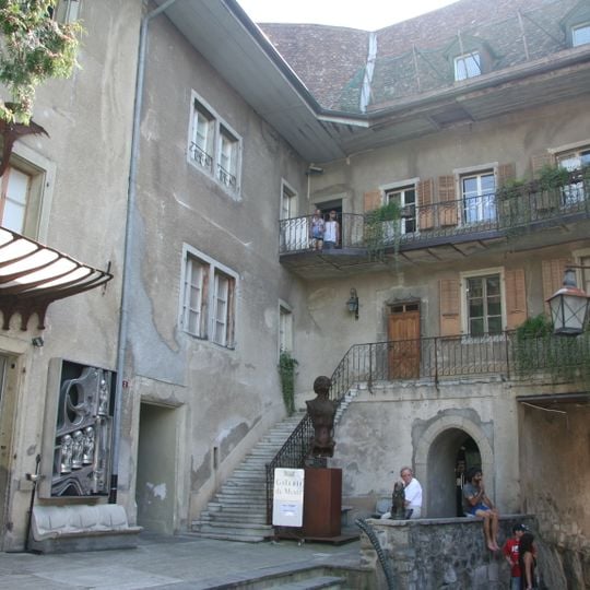 Gate and fortified house of the Saint-Germain family