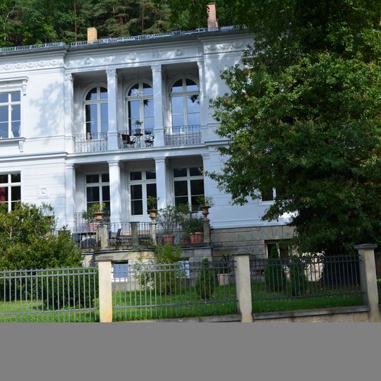 Villa und Einfriedung Rudolf-Sendig-Straße 15