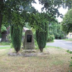 Památník v obci Dehetná