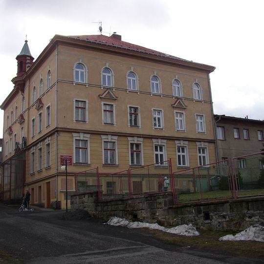 Mostní přechod mezi budovami kláštera v Jiřetíně pod Jedlovou