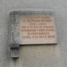 Pamětní deska dr. Miloslava Buchara v Miletíně