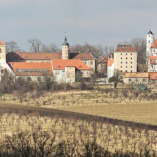 Sachgesamtheit '''Rittergut Gamig''' mit zahlreichen Einzeldenkmalen: Kapelle, Wohnturm, Altes Schloss, Renaissancehaus oder Neues Schloss Gamig 1; 2; 3; 5; 6; 7