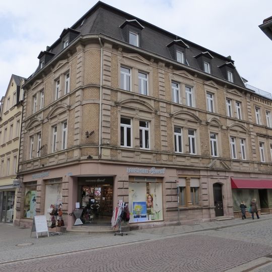 Wohn- und Geschäftshaus