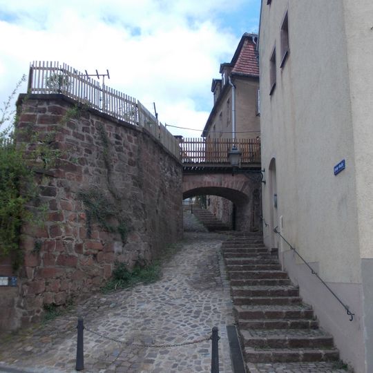 Hohes Haus; Wohnhaus mit Seitengebäude und kleiner Brücke Hohe Gasse 5, 6