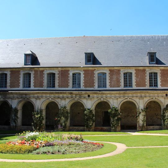 Cloître de l'abbaye de Valloires