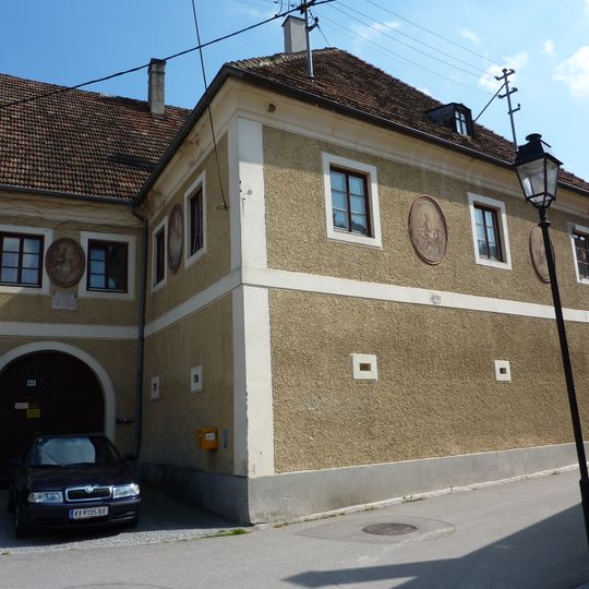 Salzburgerhof mit Gartenportal, Ummauerung und Scheune