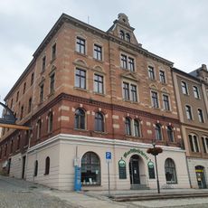 Mietshaus in Ecklage und in halboffener Bebauung Rathausstraße 1