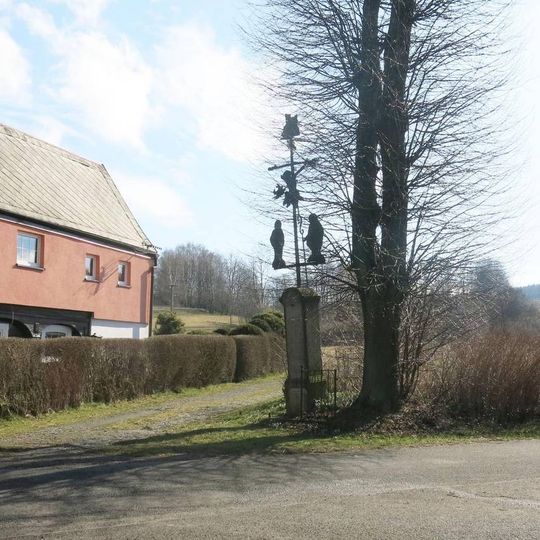 Kříž u domu 102 v Lobendavě