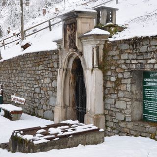Gartenportal, Portal zur Kaiser Franz Josefs Quelle
