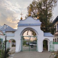 Улица Гагарина 22, ограда церкви