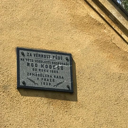 Pamětní deska rodu Kodešů ve Starém Vestci