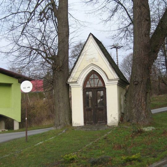 Kaplička u silnice pod kostelem Nejsvětější Trojice ve Velké Šťáhli
