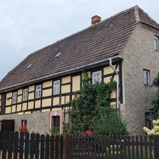 Seitengebäude (Ausgedingehaus) eines Dreiseithofes Am unteren Teich 3