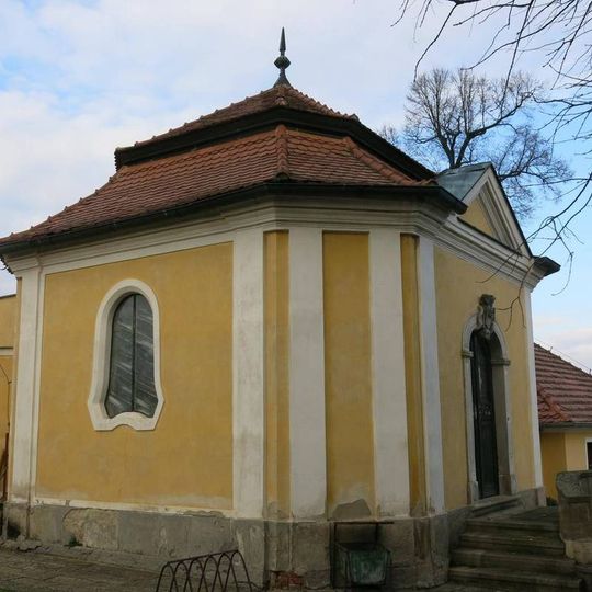 Kaple na hřbitově v Budyni nad Ohří