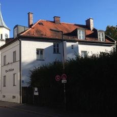 Zweigeschossiges Eckhaus