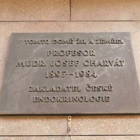 Pamětní deska MUDr. Josefa Charváta v Ostrovní ulici v Praze