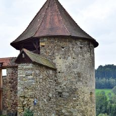 Eckturm und Mauerstück