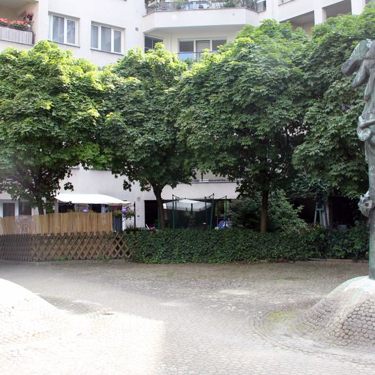 Zwei Brunnenskulpturen