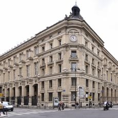 Paris Louvre Postanesi
