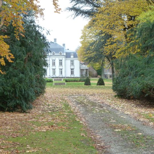 Vliek Castle: stairs with retaining wall