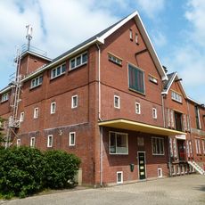 Zuivelfabriek, drie fabrieksgebouwen