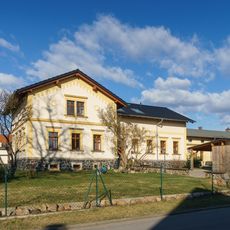 Ehemaliges Forsthaus (Nr. 1) und Wirtschaftsgebäude (Nr. 3) eines Forsthofes Schildbergweg 1; 3