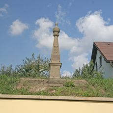 Žerotínský pomník s erbem