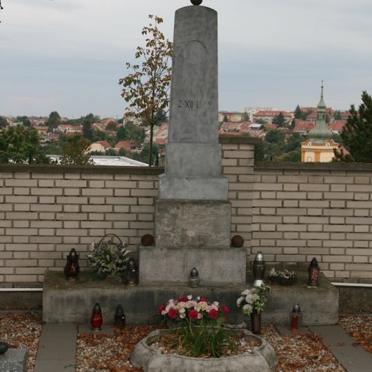 Pomník na hřbitově