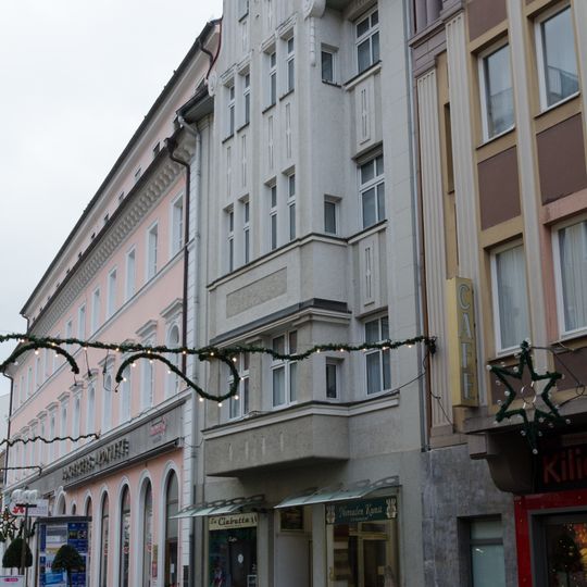 Wohn- und Geschäftshaus