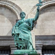 Statue
