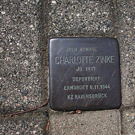 Stolperstein en memoria de Charlotte Zinke