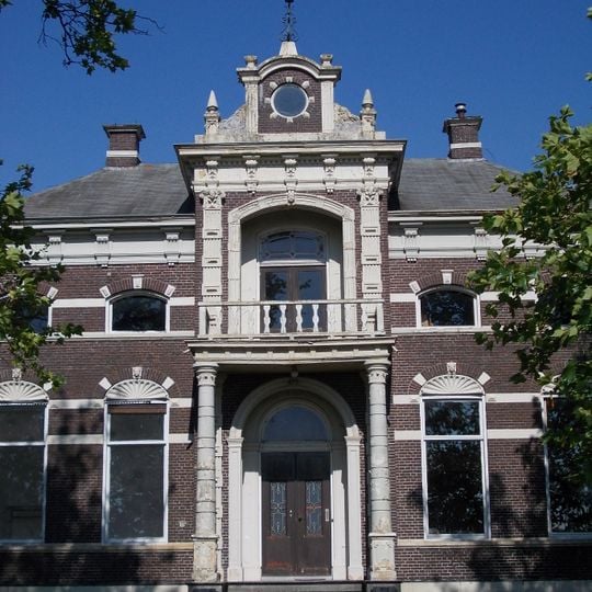 Dwarshuisboerderij in eclectische stijl