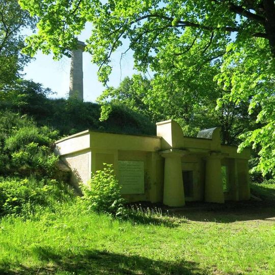 Památník na hoře Kaňk nad Sedlecem u Kutné Hory