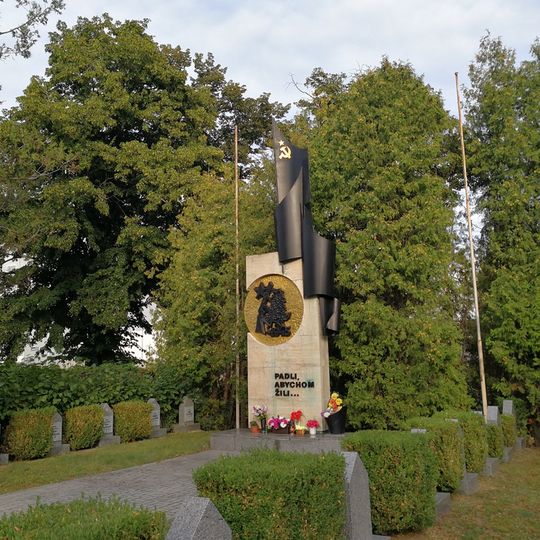 Pomník padlým při osvobozování města, na novém hřbitově v Mladé Boleslavi