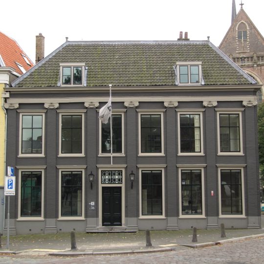 Houttuinen 36, Dordrecht