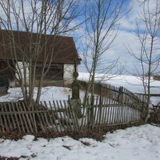 Kříž u rybníků v severní části Lesné