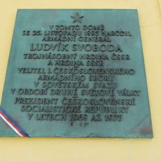 Pamětní deska Ludvíka Svobody v Hroznatíně