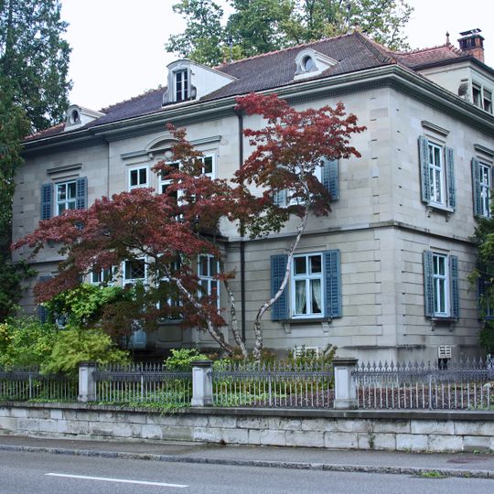 Villa Ganz mit Nebenbauten