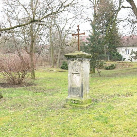 Kříž na návsi v Havrani