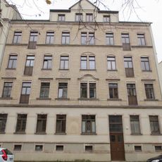 Mietshaus in ehemals geschlossener Bebauung Puschkinstraße 11