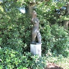 Socha Torzo ženy u Karolininy kolonády v Mariánských Lázních