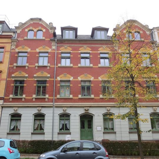 Mietshaus in geschlossener Bebauung mit Vorgarten Gustav-Adolf-Straße 6