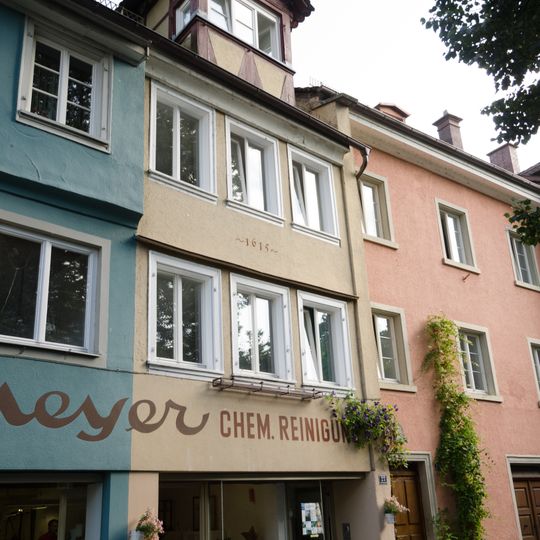 Wohn- und Geschäftshaus