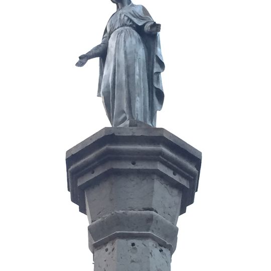 Statue de la Vierge de l'église de Beynost