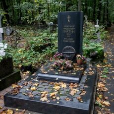 Могила А.Н. Бахтина (1894-1931), участника Гражданской войны, подводника